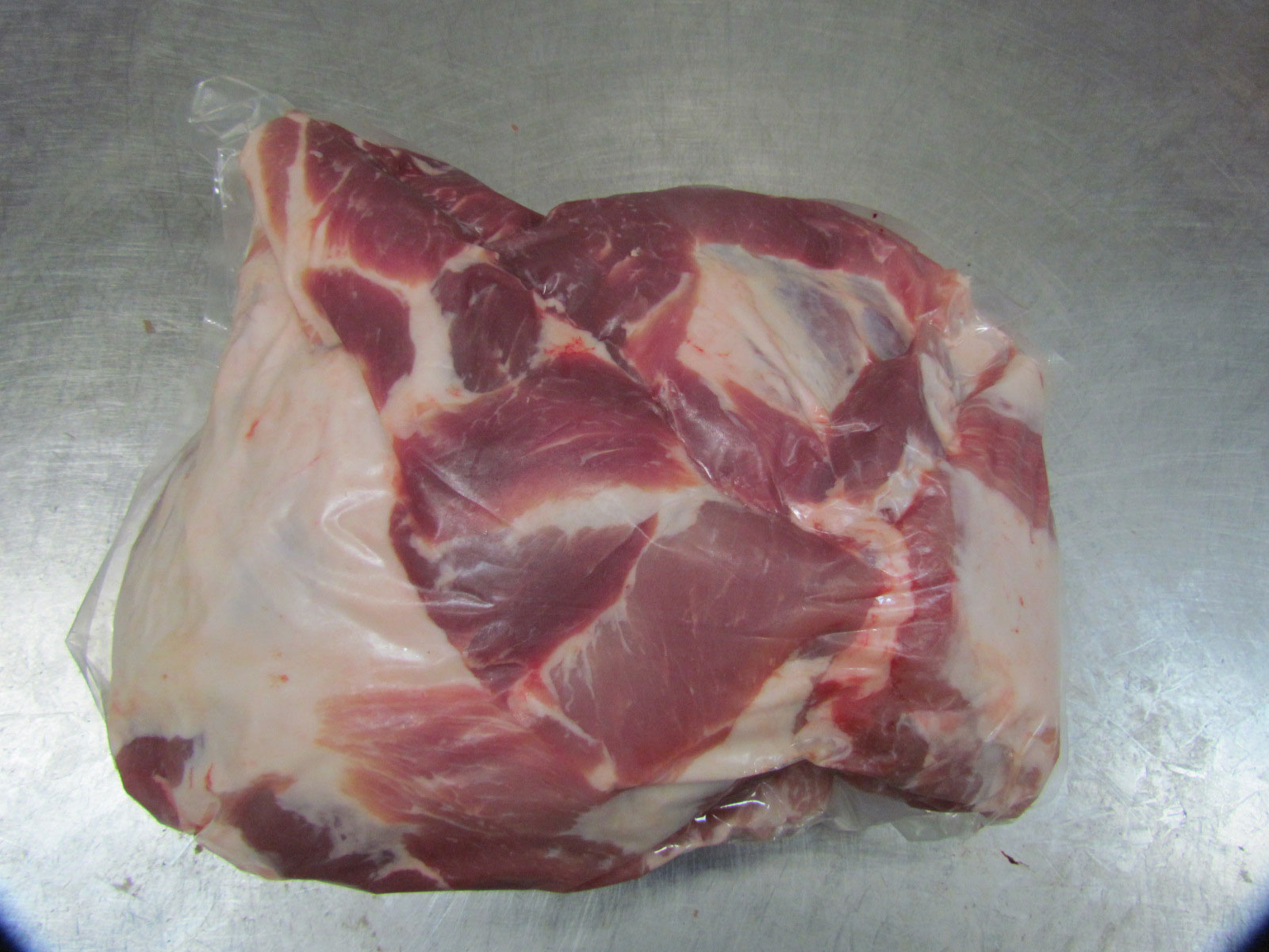 Vacuum-sealed boneless pork shoulder — cold chain preservation