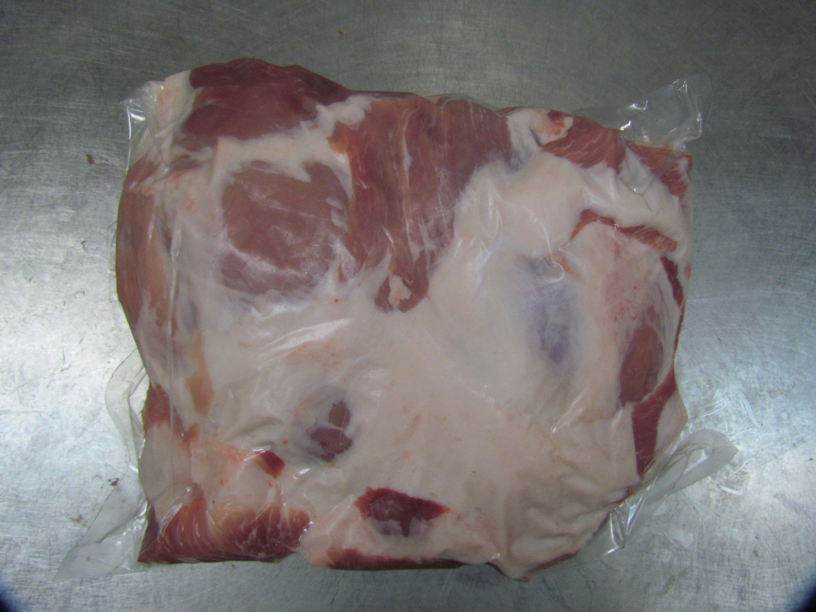 Vacuum-packed pork shoulder — export-ready packaging